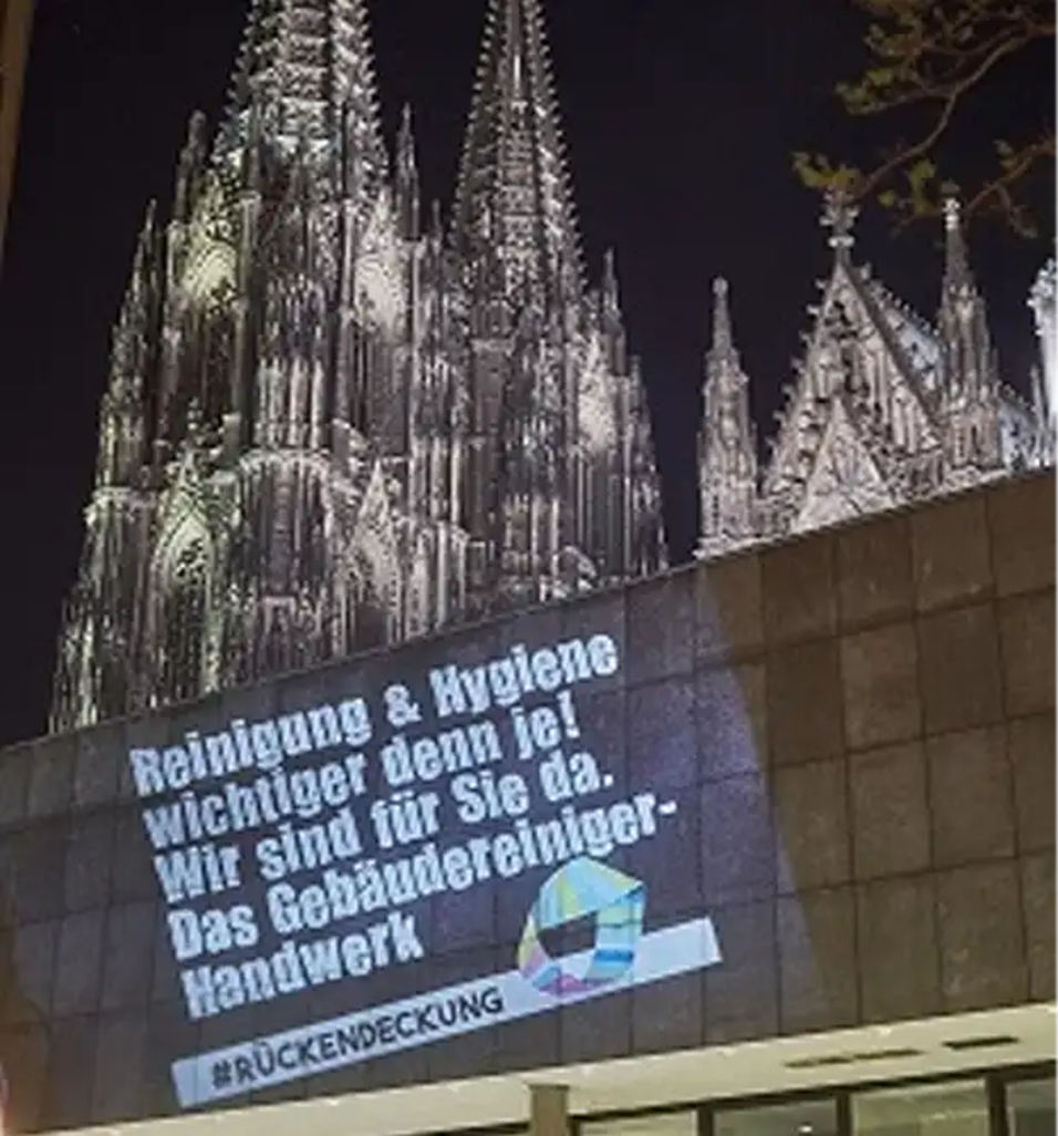 Bundesweite Lichtprojektion | Die Gebäudedienstleister