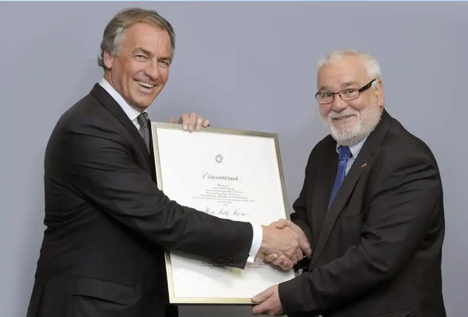 Ehrenmitgliedschaft Rolf Thöne | Die Gebäudedienstleister